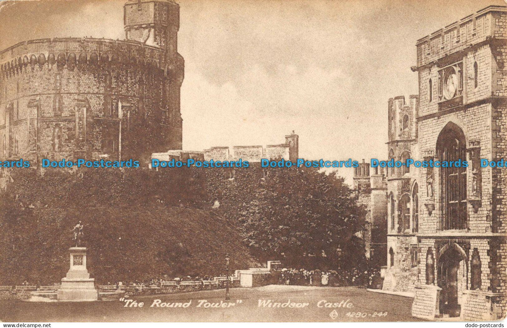 R085873 The Round Tower. Windsor Castle. Windsor Series. British Manufacture