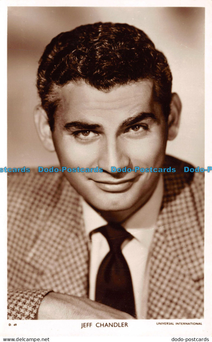 R141682 Jeff Chandler. Universal International. The Picturegoer Series. No. D 49