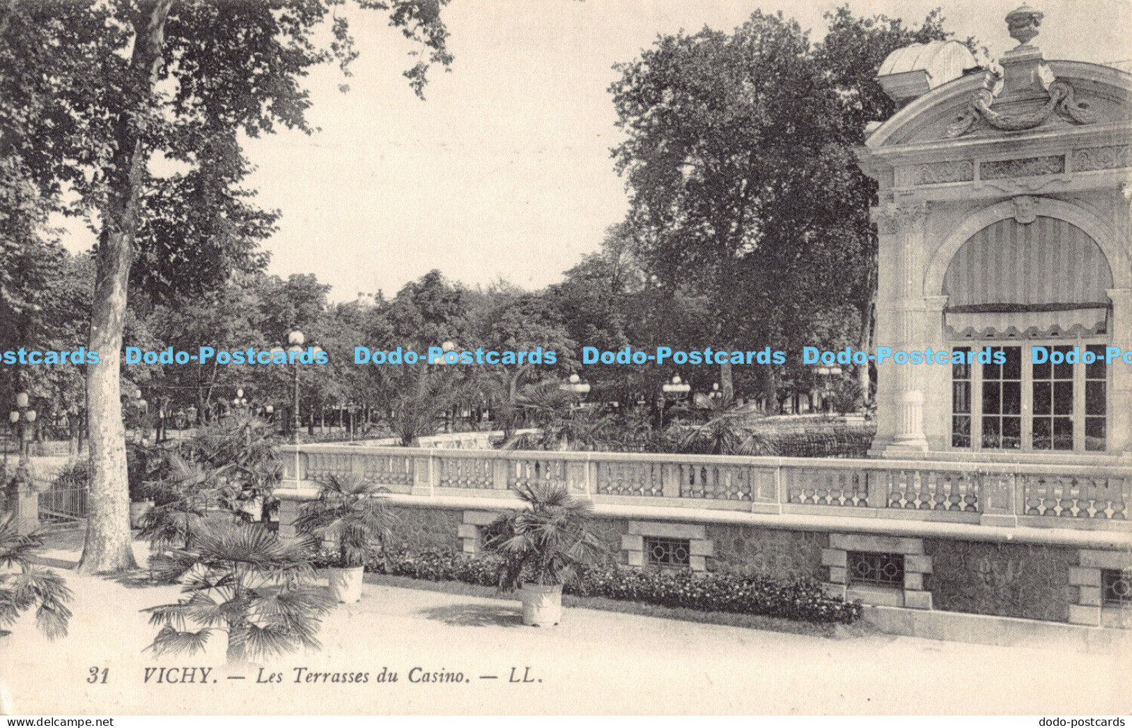 R185404 Vichy. Les Terrasses du Casino. LL