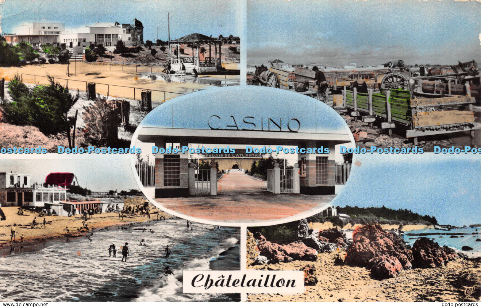 R255408 Chatelaillon Le Casino Chargement des Paniers de Moules Entree du Casino