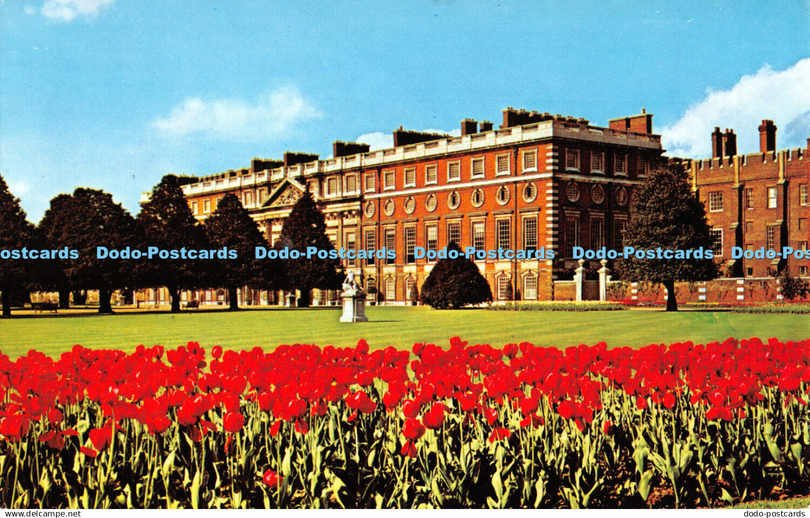 R278780 Hampton Court Postcard