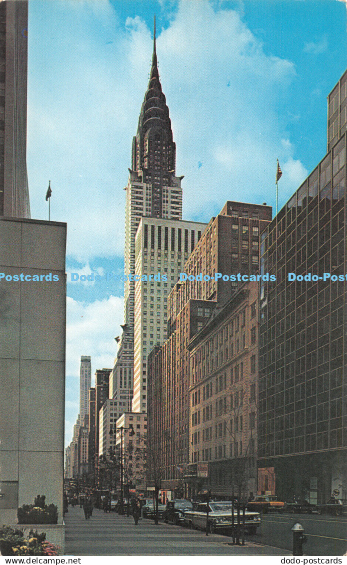 R284146 New York Chrysler Building Manhattan Post Card Publ Plastichrome