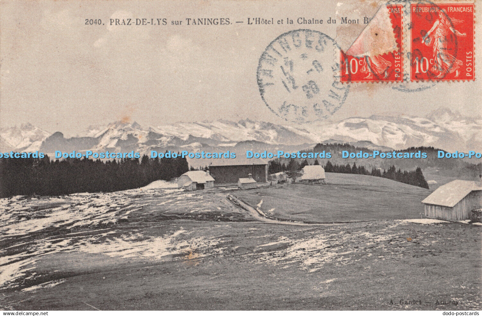 R332491 2040 Praz de Lys sur Taninges LHotel et la Chaine du Mont A Gardet