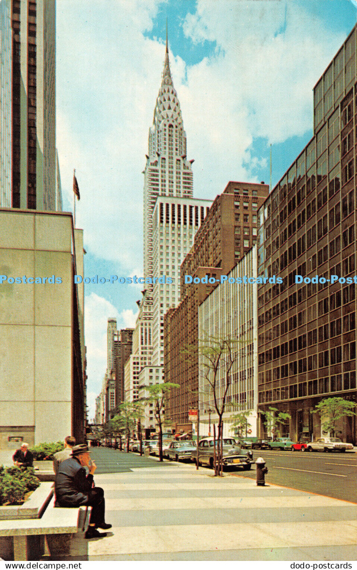 R337162 New York City Chrysler Building Manhattan Post Card Dexter Press