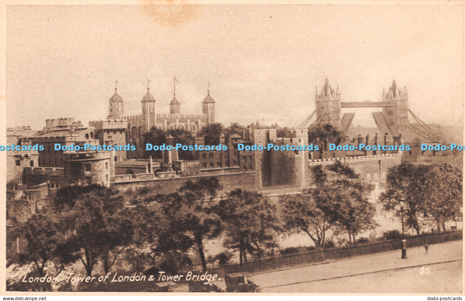 R462539 London Tower of London and Tower Bridge J Beagles