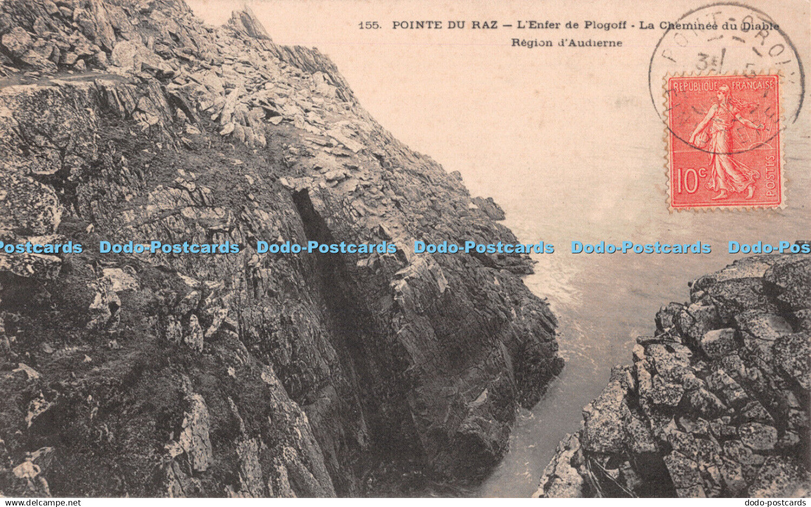 R489055 Pointe du Raz L Enfer de Plogoff La Cheminee du Diable Region d Audierne