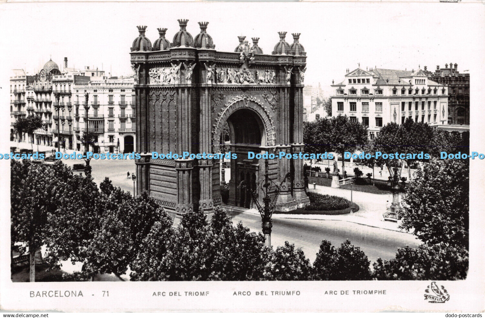 R510157 Barcelona Arc de Triomphe Oriol