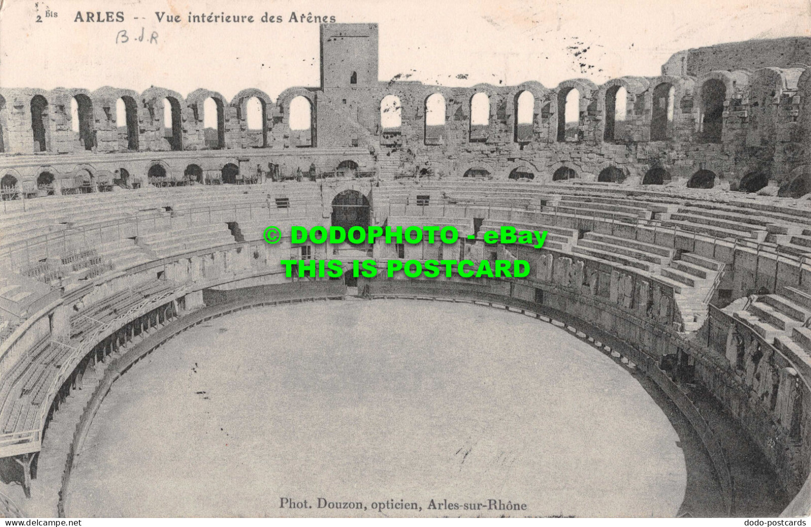 R539711 Arles. Vue interieure des Arenes. Douzon. Arles sur Rhone