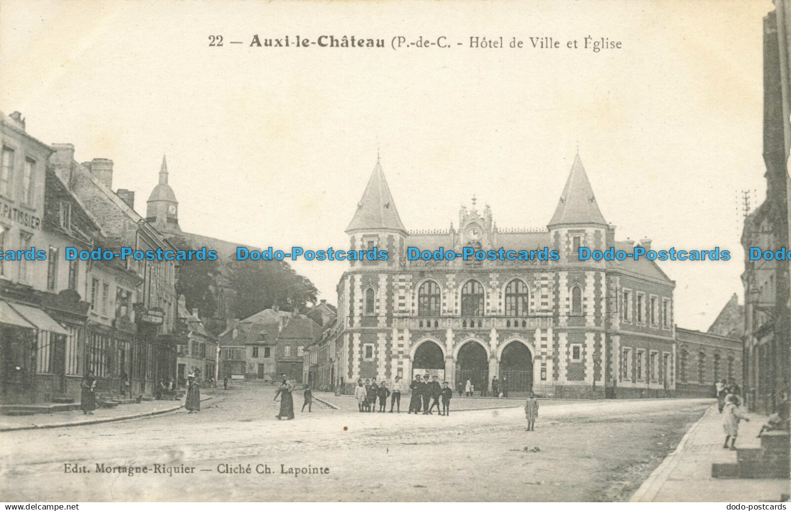 R657939 Auxi le Chateau. Hotel de Ville et Eglise. Mortagne Riquier