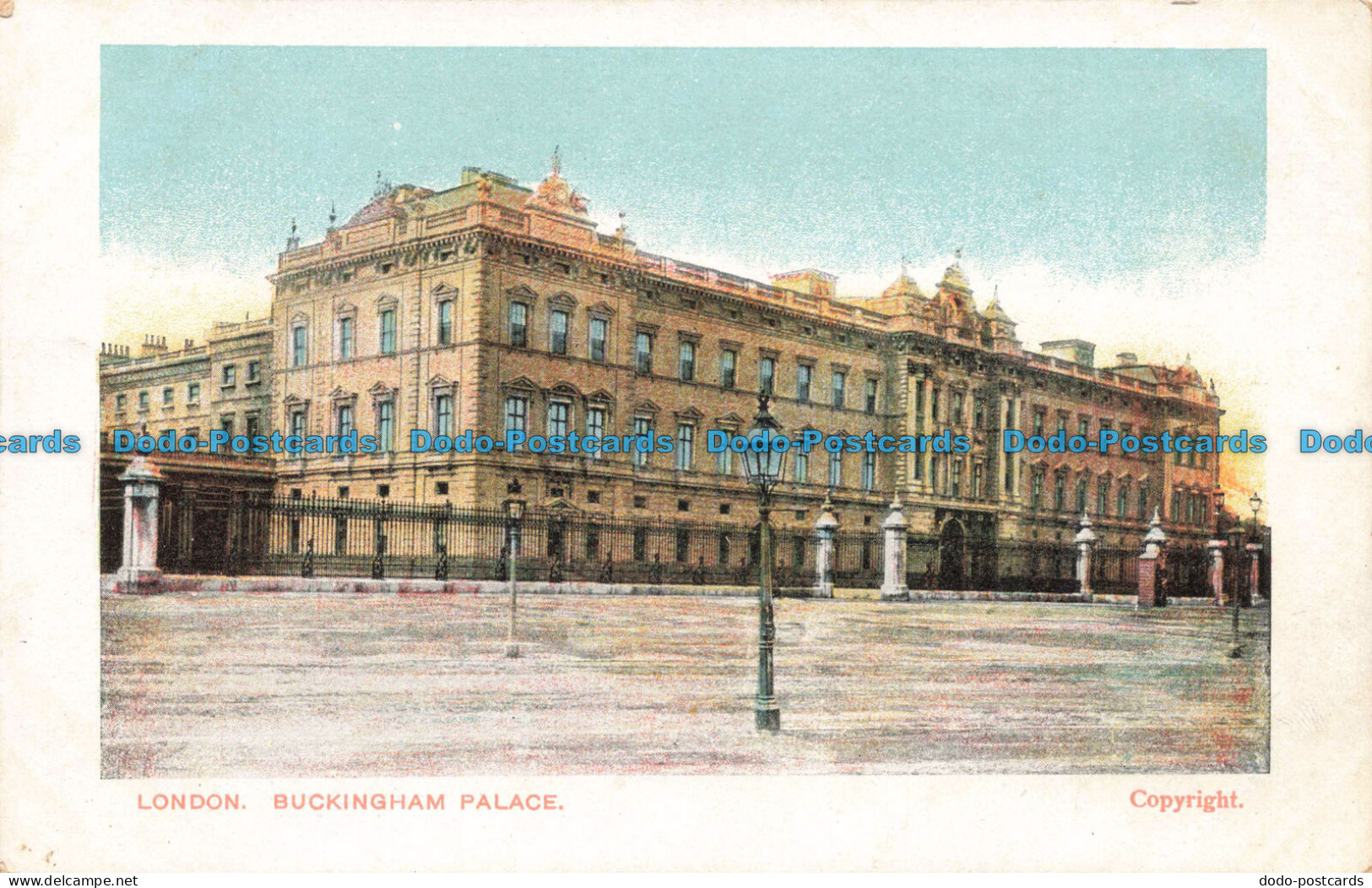 R667229 London. Buckingham Palace. Postcard