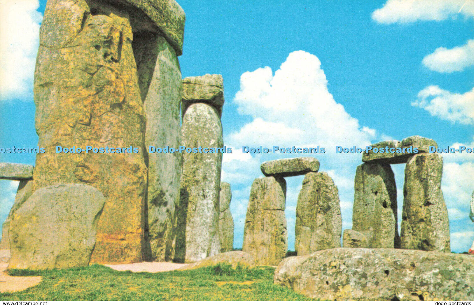 R684550 Stonehenge. Postcard