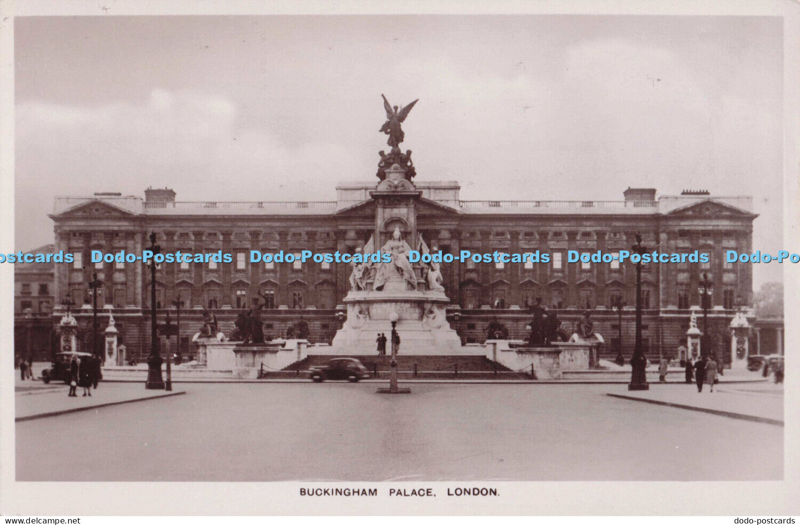 R699584 London. Buckingham Palace. Postcard