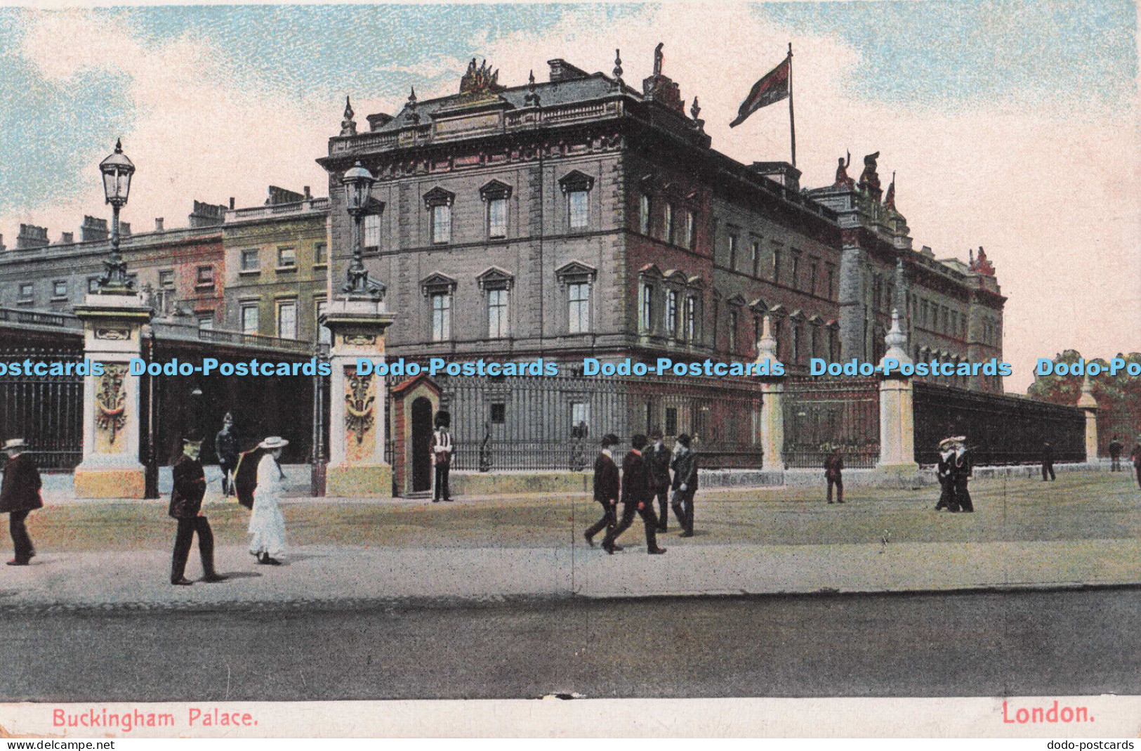 R704208 London. Buckingham Palace. Postcard