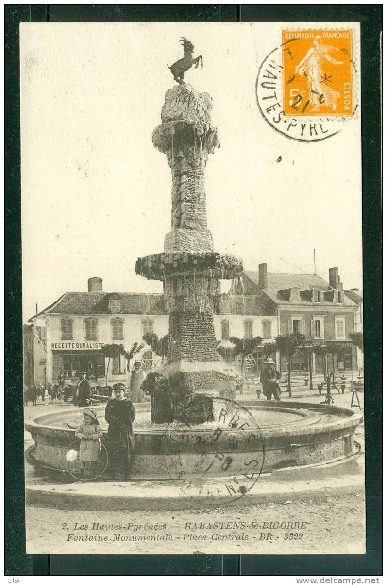 Rabastens de Bigorre - fontaine monumental - place centrale - gn08