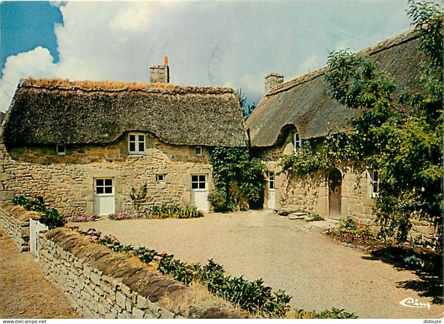 Régions - Bretagne - CPM - Voir Scans Recto-Verso