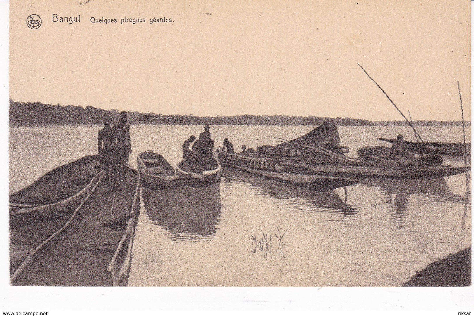 REPUBLIQUE CENTRAFRICAINE(BANGUI) PIROGUE