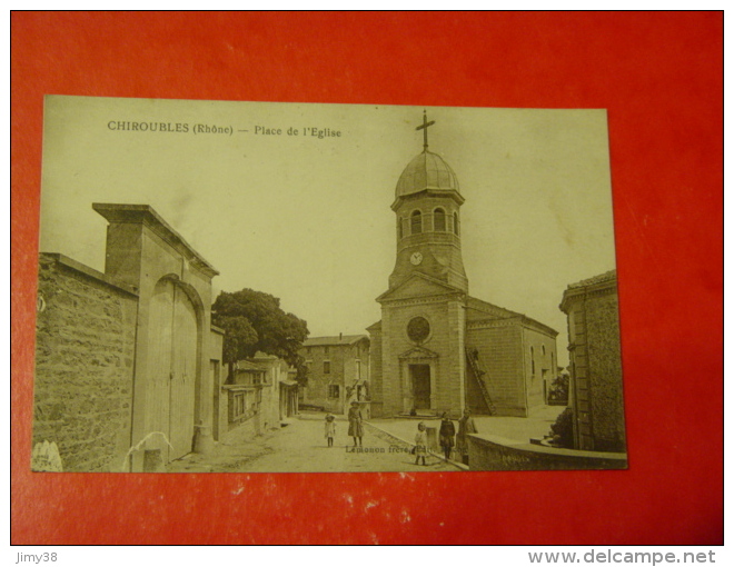 RHONE- CHIROUBLES-PLACE DE L'EGLISE-ANIMEE