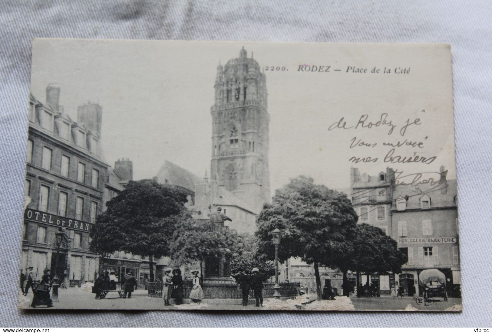 Rodez, place de la Cité, Aveyron 12