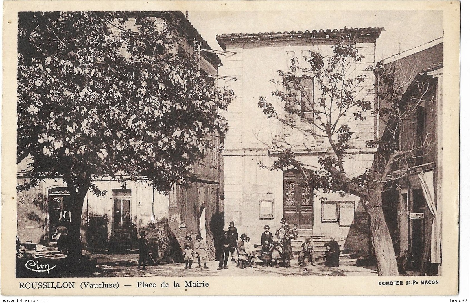 Roussillon - Place de la Mairie