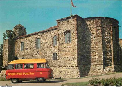 Angleterre - Colchester - Colchester Post Bus outside the town's Norman castle - Chateau - Vieilles Pierres - Essex - En