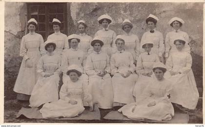 ANGLETERRE - carte photo à identifier - groupe de femmes - infirmières - croix rouge - 1911