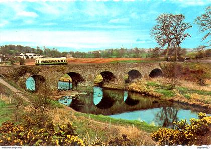 IRLANDE DU NORD. Carte postale neuve. Shaw's bridge/Autobus.