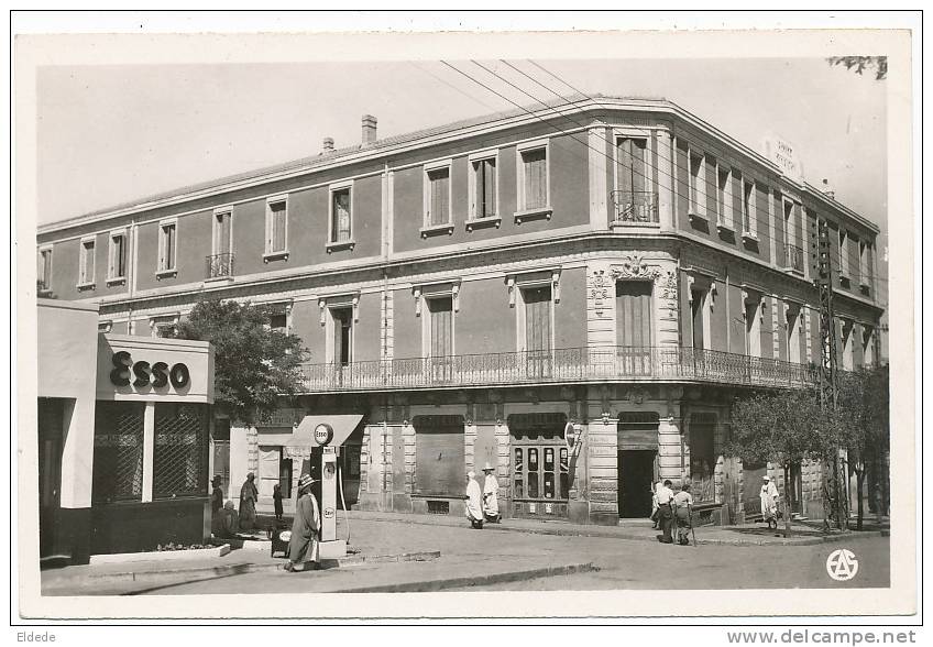 Saida 13 L Hotel d Orient ecrite en 1957 Station Service Garage Esso