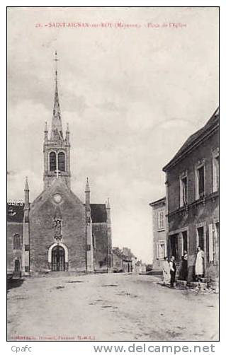 Saint Aignan Sur Roe : Place de l'Eglise