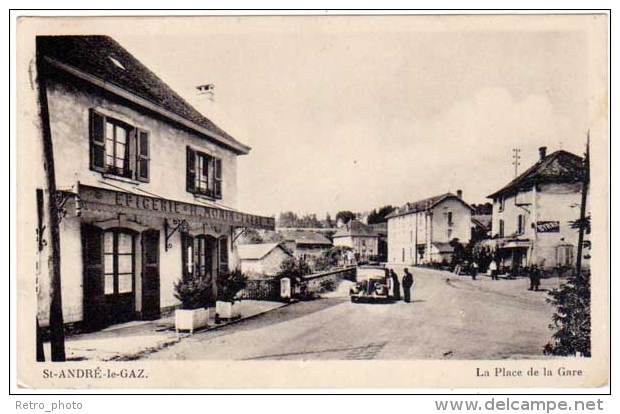 Saint André le Gaz - La Place de la Gare