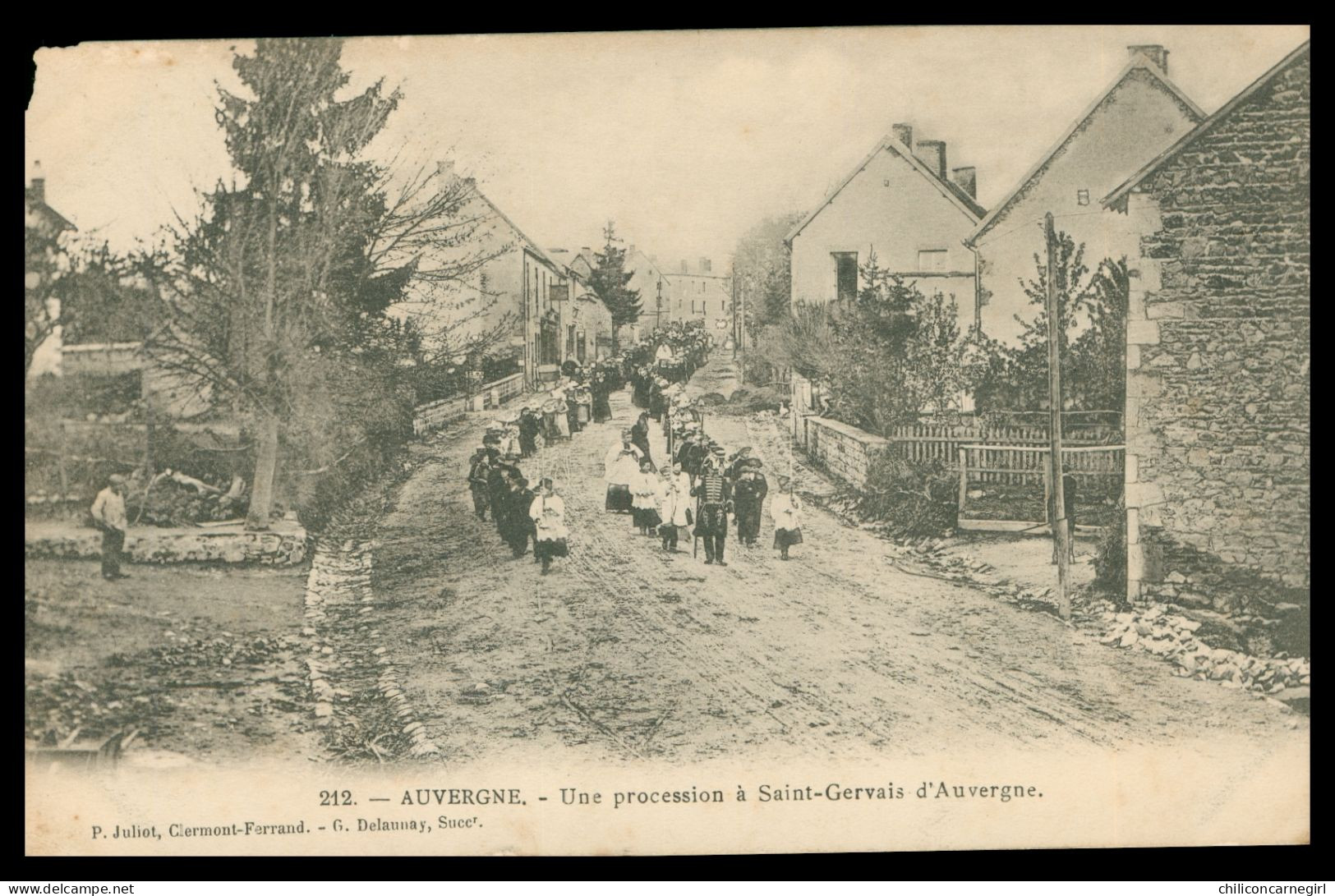 * SAINT GERVAIS D'AUVERGNE - AUVERGNE - Procession à St Gervais d'Auvergne - Animée - Edit. JULIOT DELAUNAY - 1904