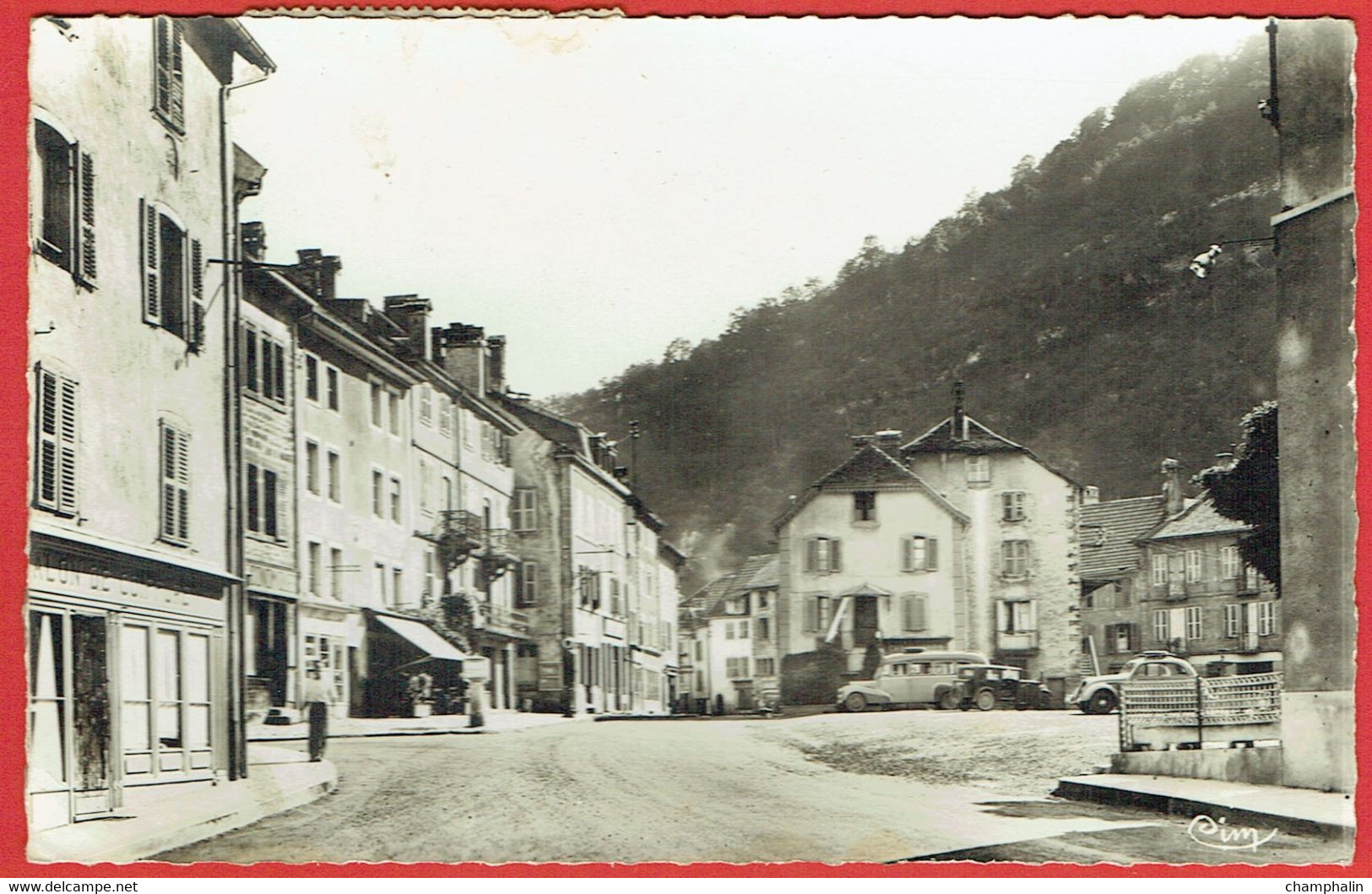 Saint-Hippolyte - Entrée du pays - CAD Glère (25) - Voitures