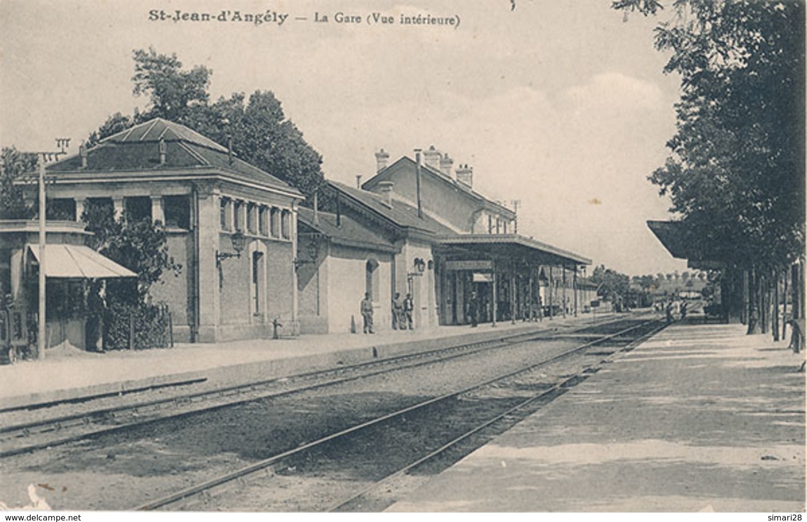 SAINT JEAN D'ANGELY - LA GARE (Vue intérieure)