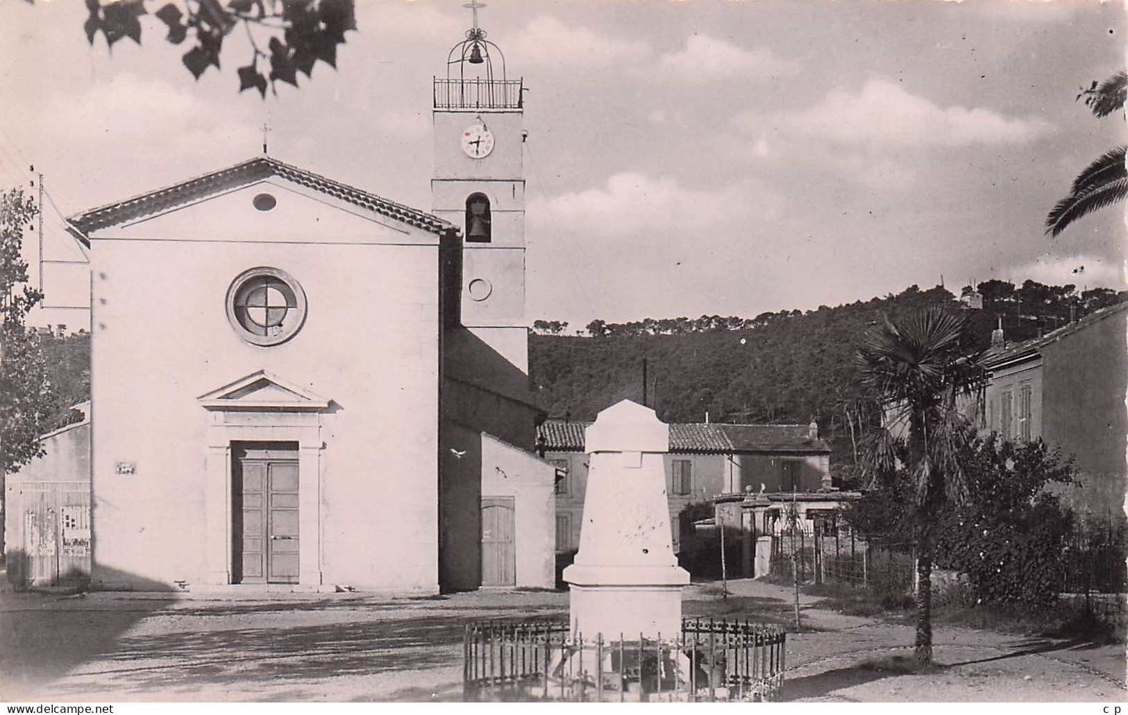 Saint Mandrier sur Mer - Eglise et Monument aux Morts  - CPSM °J