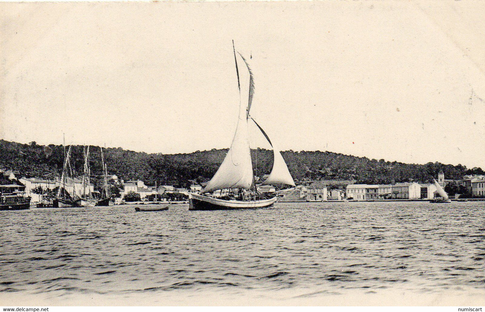 Saint-Mandrier-sur-Mer  le Creux Saint-Georges voilier