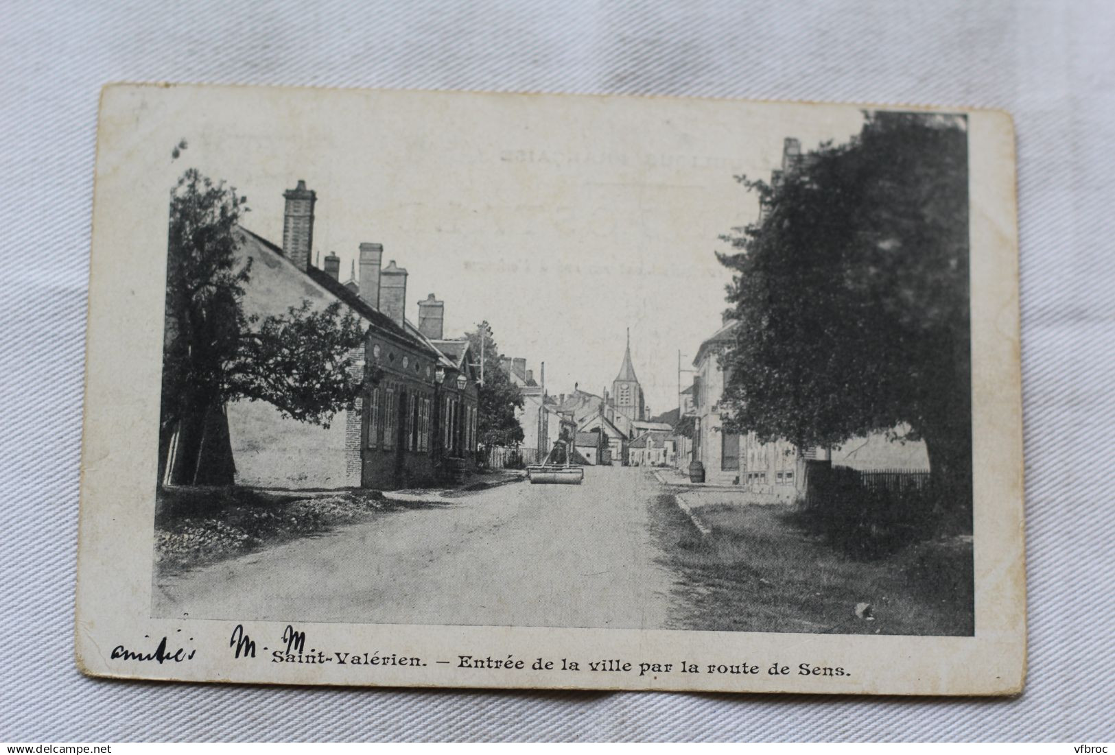 Saint Valerien, entrée de la ville par la route de Sens, Yonne 89