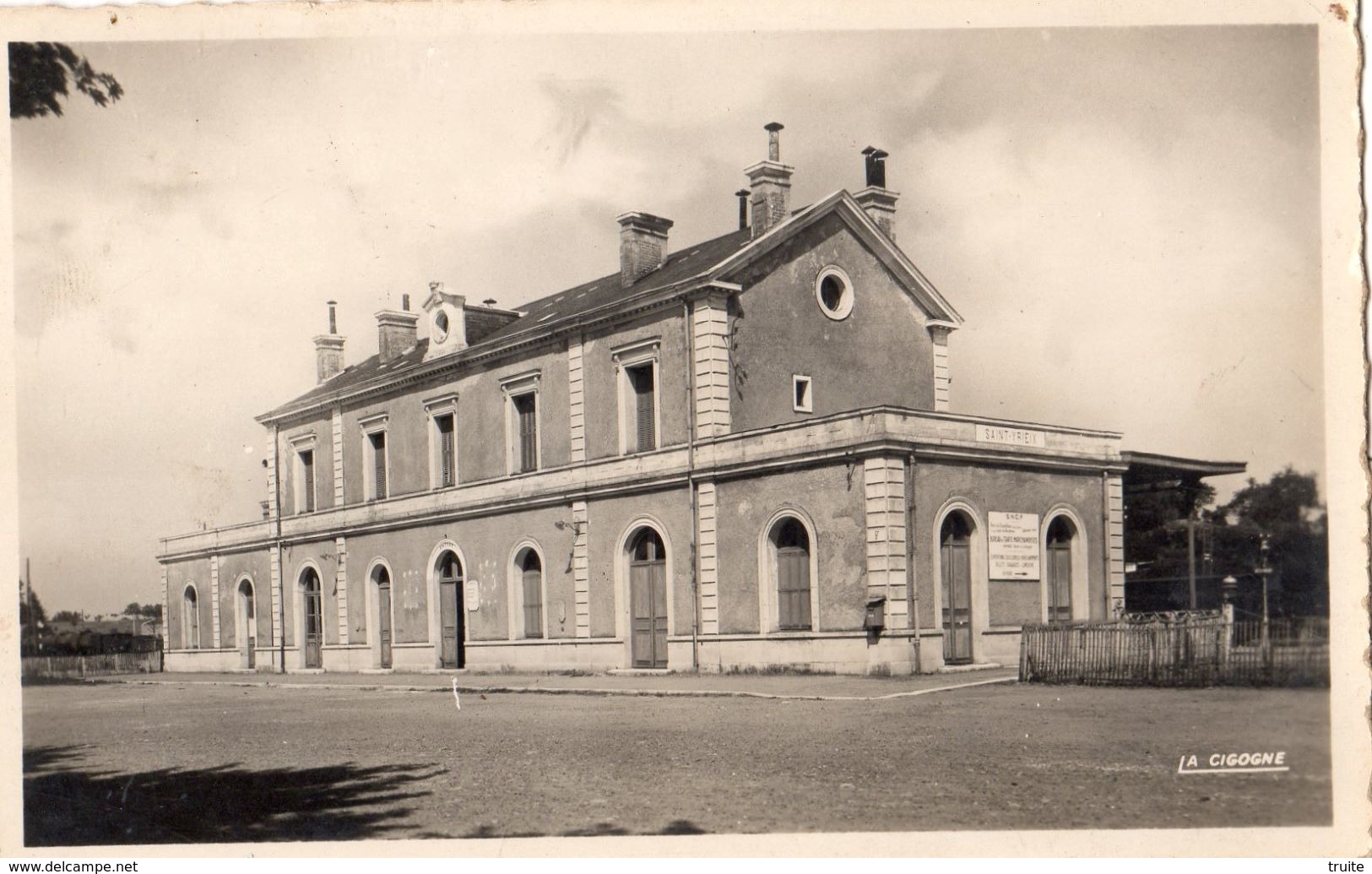 SAINT-YRIEIX-LA-PERCHE LA GARE