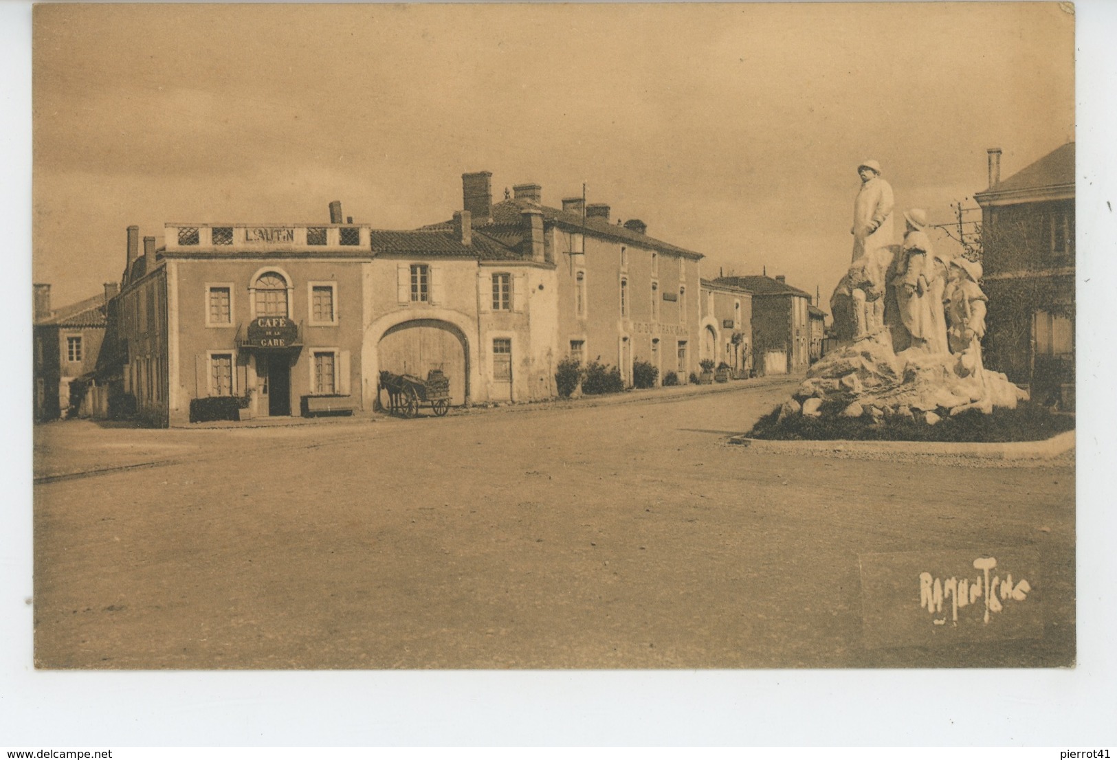 SAINTE HERMINE - Place Georges Clémenceau