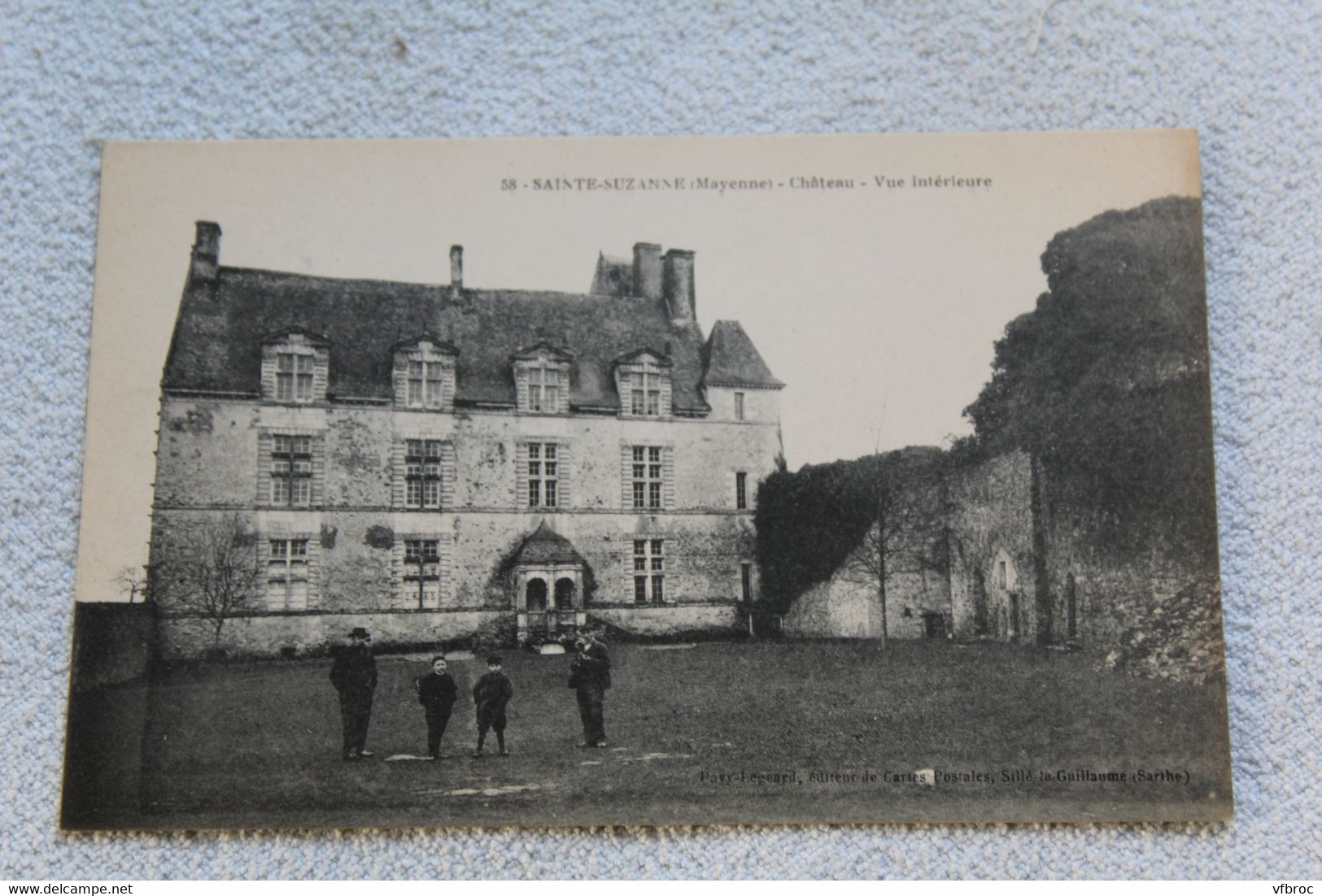 Sainte Suzanne, château , vue intérieure, Mayenne 53