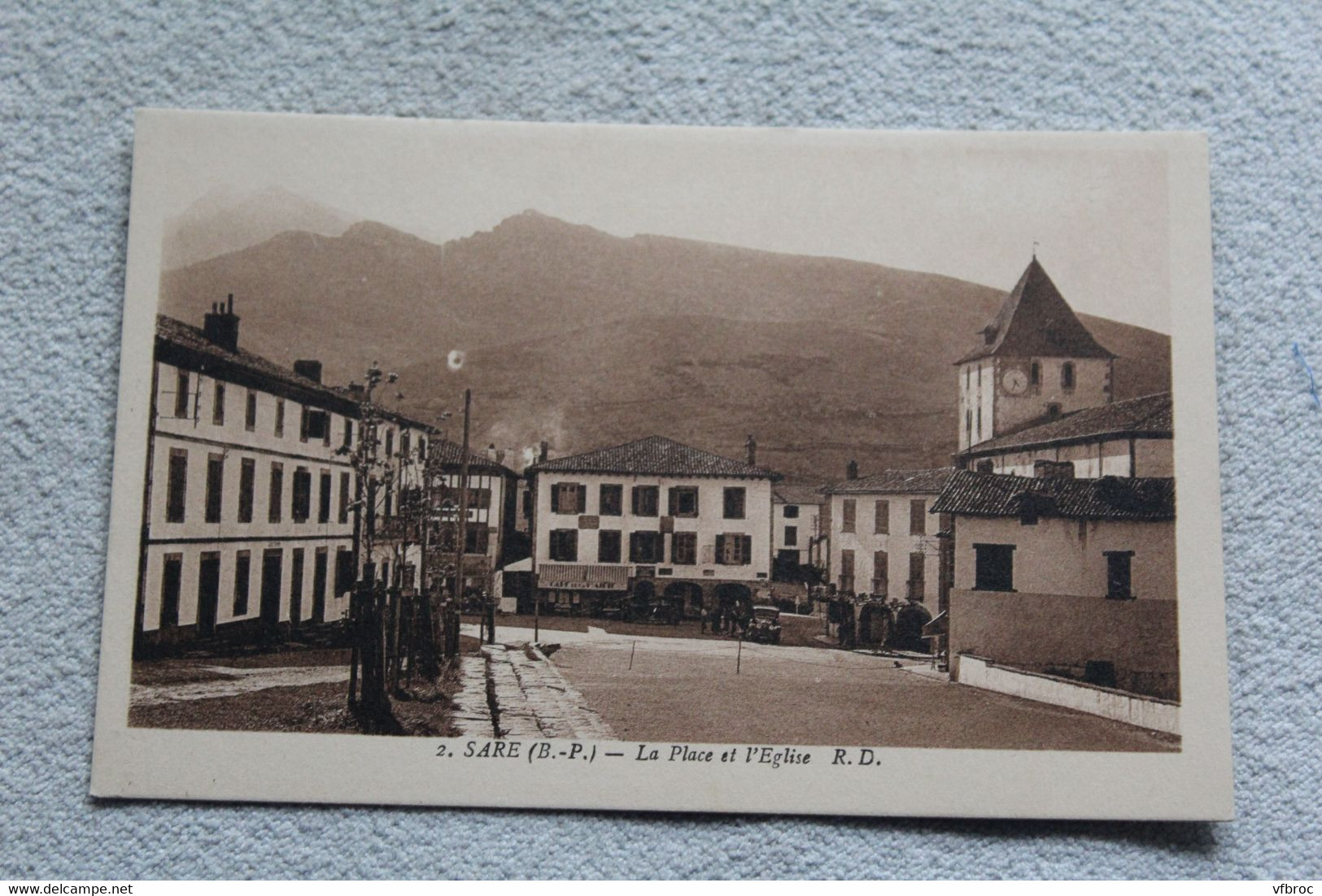 Sare, la place et l'église, Pyrénées atlantiques 64