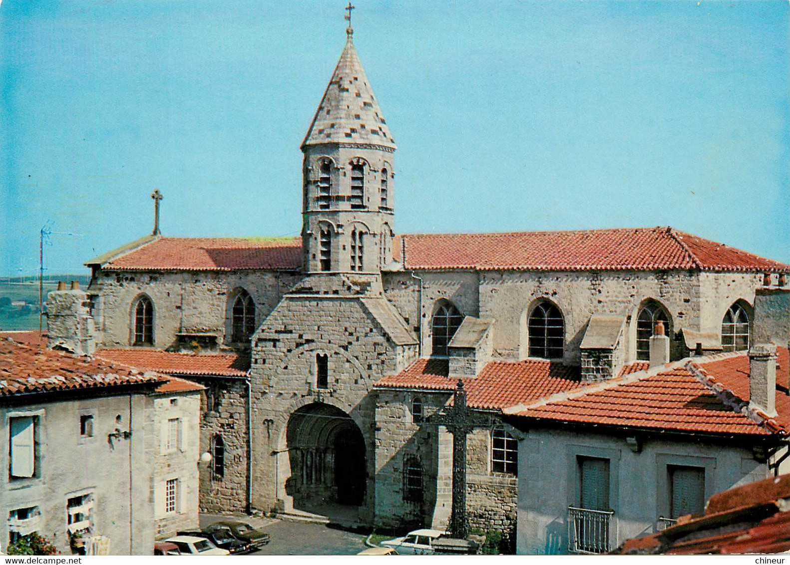 SAUGUES EGLISE