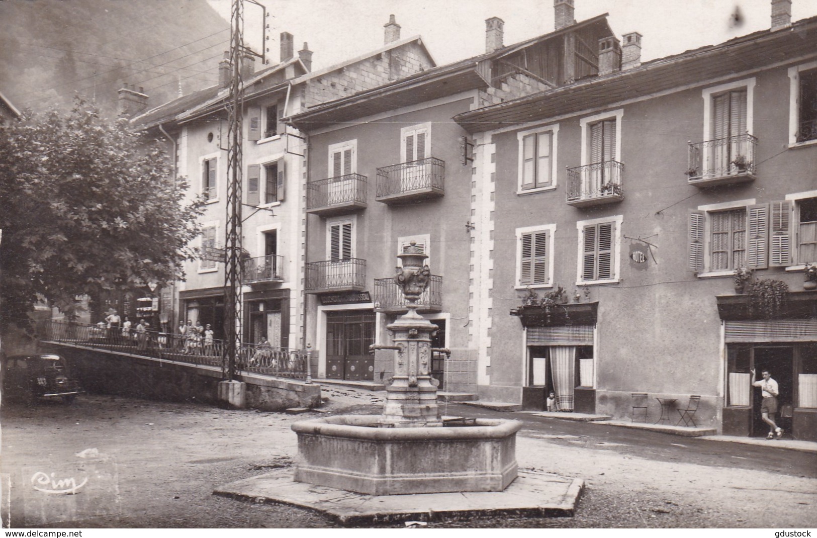 Savoie - Chamoux-sur-Gelon - place de la Mairie