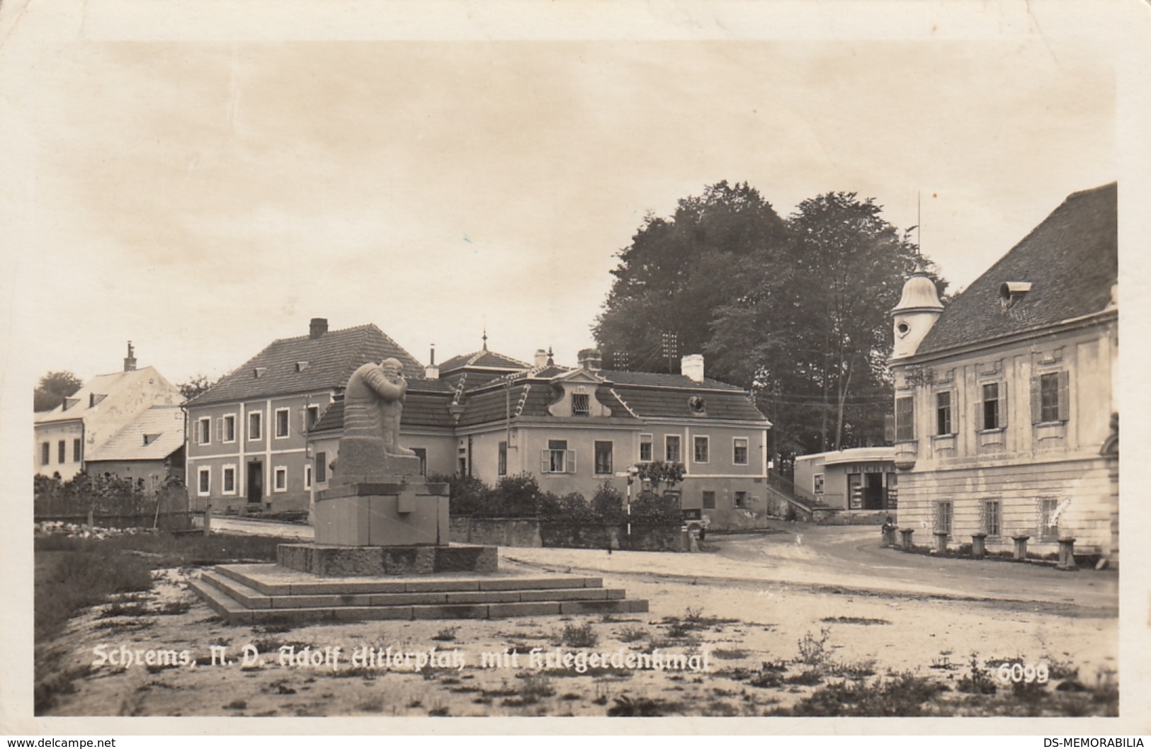 Schrems - Adolf Hitlerplatz mit Kriegerdenkmal 1942