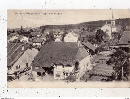 ASSENS VUE PARTIELLE ET EGLISE CATHOLIQUE (CAFE CENTRAL)