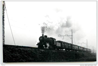 CHEMINS DE FER SUISSE  -Train entre Eglisau et Bülach (carte photo en 1968, petit format)