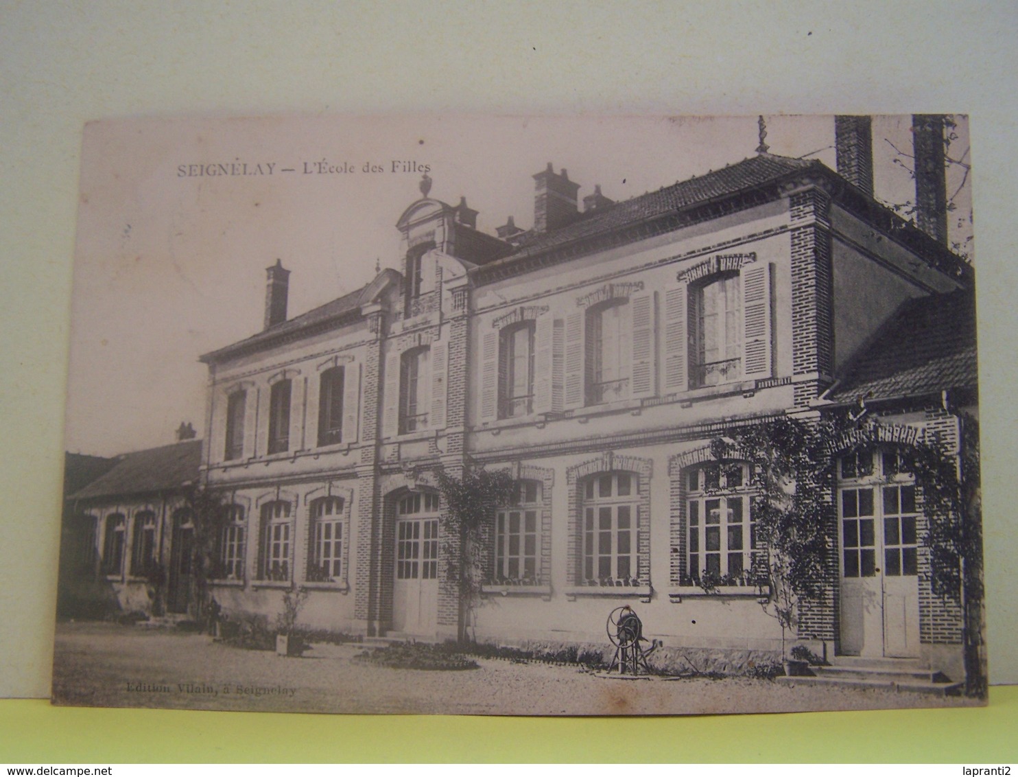 SEIGNELAY (YONNE) L'ECOLE DES FILLES.