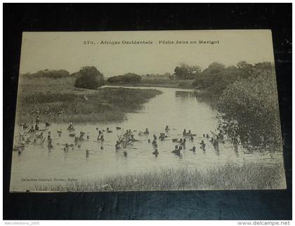 AFRIQUE OCCIDENTALE - PECHE DANS UN MARIGOT - AFRIQUE NOIRE DIVERS (R)