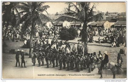 Carte Postale Ancienne de SAINT LOUIS - SENEGAL-Tirailleurs Sénégalais