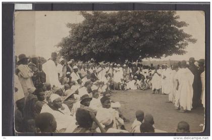 Sénégal ? Au dos au stylo : Croyants indigènes écoutant un discours - Carte Photo à identifier