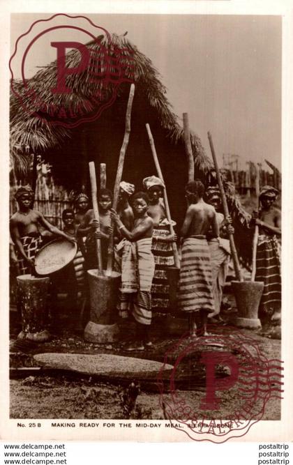 SIERRA LEONA // SIERRA LEONE Making ready for the mid-day meal. - REAL PHOTO