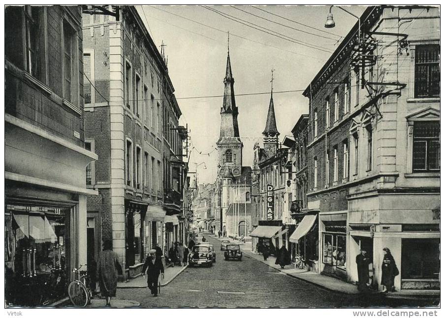 Sint truiden :  Brusselse straat  ( groot formaat )   old cars